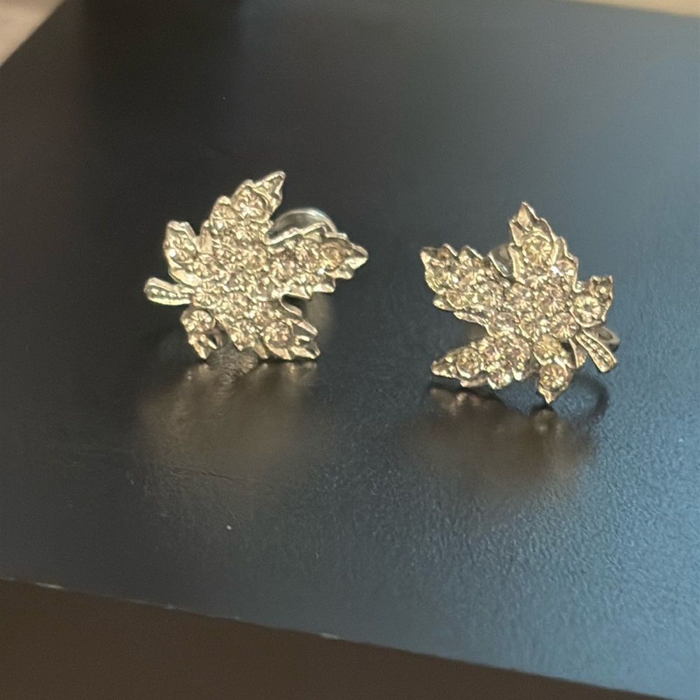 Vintage screwback, maple leaf with crystals earrings